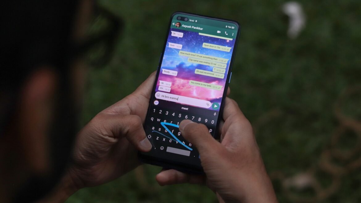 Android Spyware dimaksudkan untuk menjadi sinyal atau pembaruan totok untuk korban yang menyesatkan