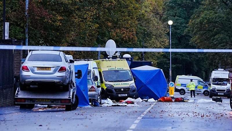 Dua korban sinagog Manchester, tampaknya dipecat oleh petugas yang menanggapi insiden teroris, kata komandan polisi itu
