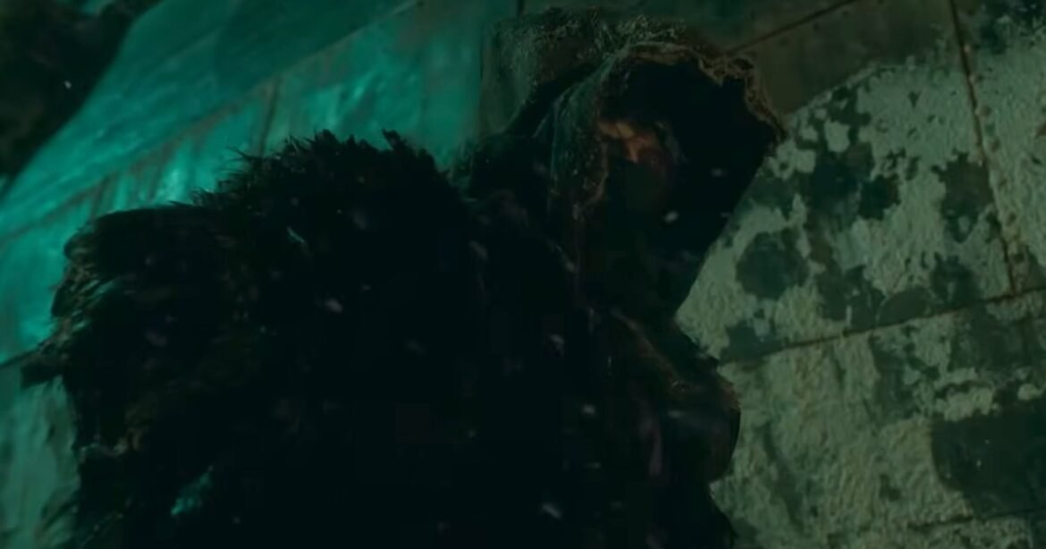 Makhluk itu menceritakan kisahnya di trailer Frankenstein di Guillermo del Toro