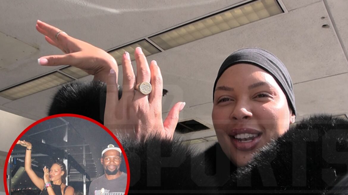 Mantan bintang WNBA Liz Kambag memadamkan rumor Quinn Durant.