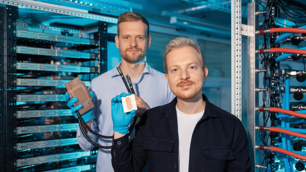 Microsoft menguji kemajuan pendinginan awal yang dapat mendorong GPU jauh melampaui batas dan mengubah cara pusat data bekerja selamanya.