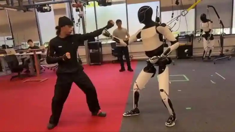 Tesla Optimus Learning Kung Fu: Elon Musk Berbagi Video Robot Humanoid Video Pembelajaran Seni Bela Diri Cina, Menunjukkan Keterampilan Pertahanan Diri
