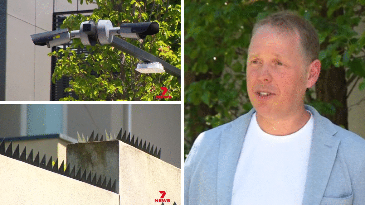 Ayah di Melbourne menghabiskan $100.000 untuk mengubah rumahnya menjadi benteng, kini dewan mencoba menghancurkannya