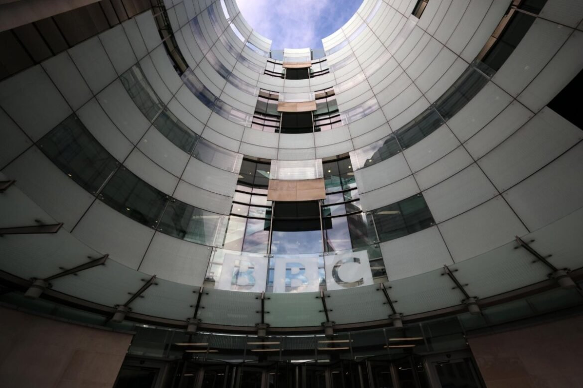 BBC meminta maaf kepada Donald Trump atas pidatonya pada 6 Januari dan menariknya kembali