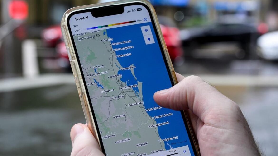 Biro Meteorologi membalas kritik atas peringatan yang diberikannya menjelang badai liar di Queensland