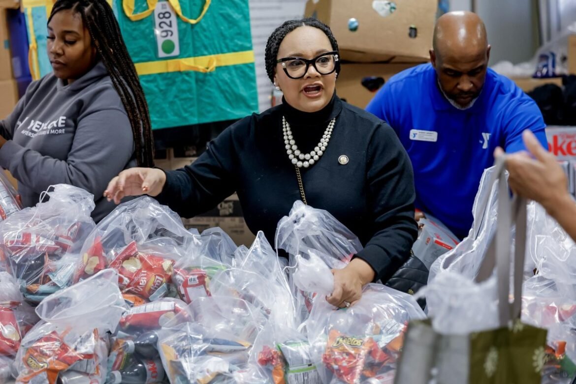 Hakim Mahkamah Agung membekukan perintah pembayaran penuh SNAP