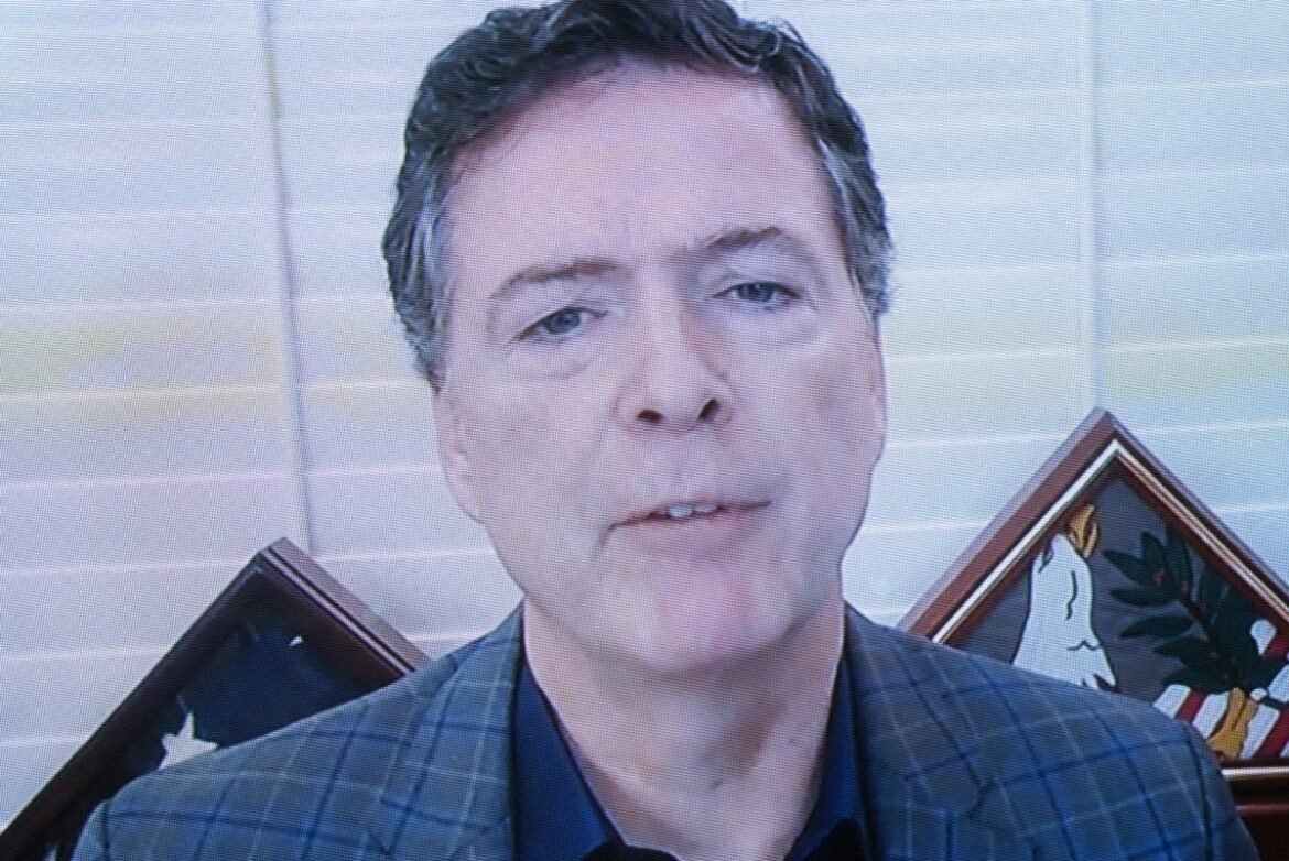 Hakim: ‘Pelanggaran Pemerintah’ Dapat Menyebabkan Kasus Comey Dibatalkan