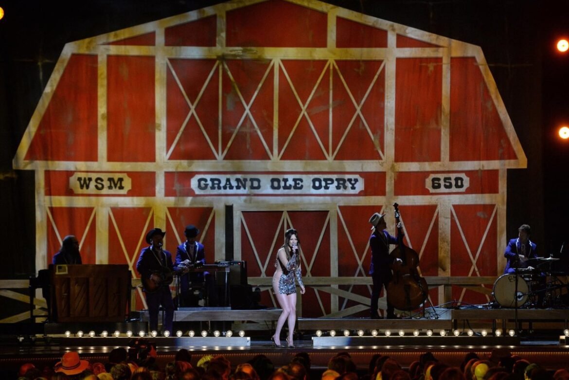 Hari ini, 28 November: Acara radio “Grand Ole Opry” dimulai