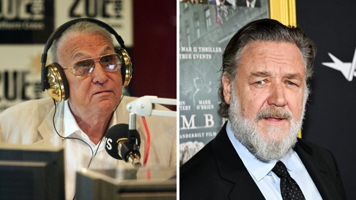 John Laws meninggal pada usia 90: penghormatan mengalir untuk lembaga penyiaran yang mereka juluki ‘Tonsil Emas’ setelah menguasai gelombang udara Australia selama beberapa dekade