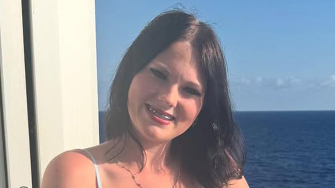 Keluarga Anna Kepner memberikan penghormatan kepada remaja yang ditemukan tewas di kapal pesiar karnaval