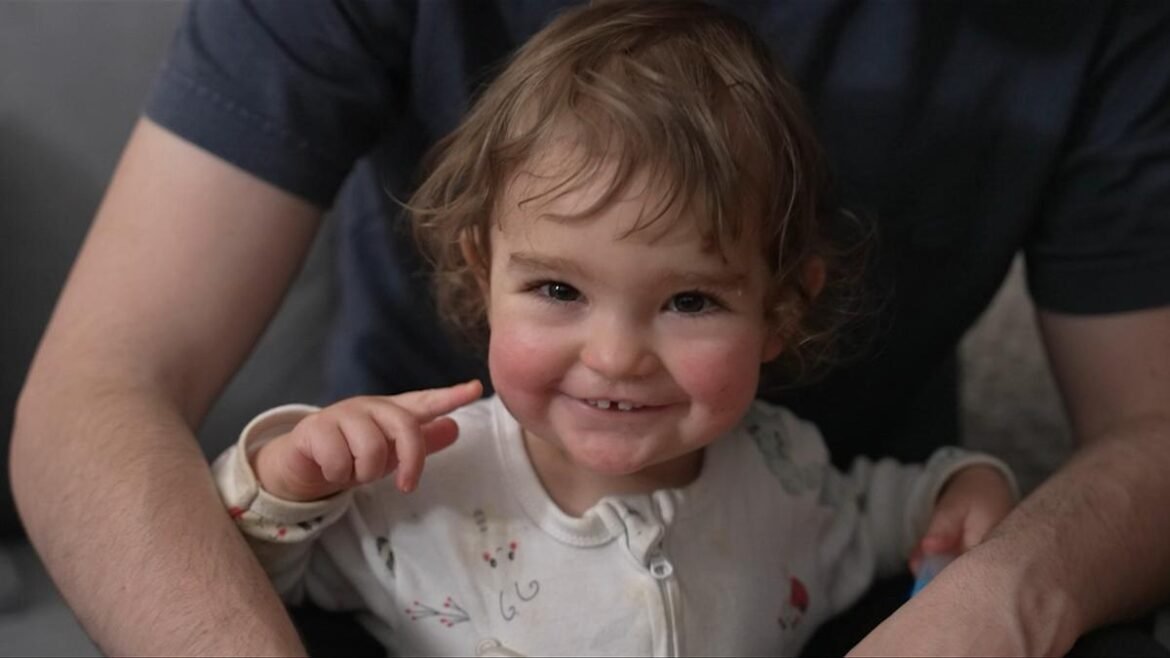 Keluarga gadis Perth yang sakit, Aurelia Patel, berpacu dengan waktu untuk mendapatkan perawatan