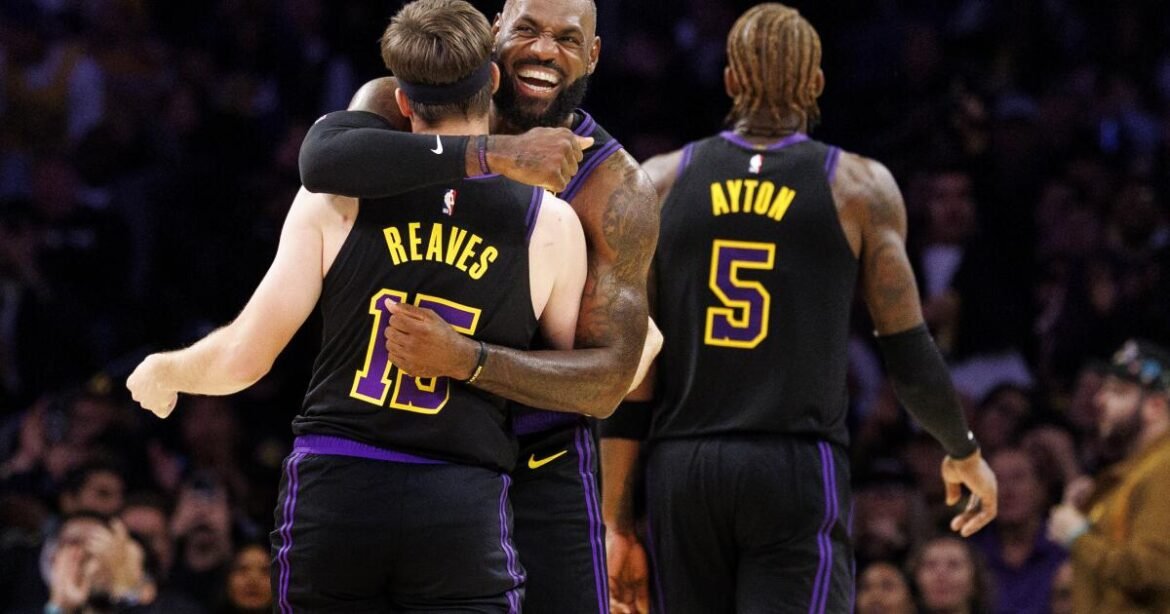 Kembalinya LeBron James ke Lakers menunjukkan bahwa dia bisa menyesuaikan diri. Akankah ini terus berlanjut?