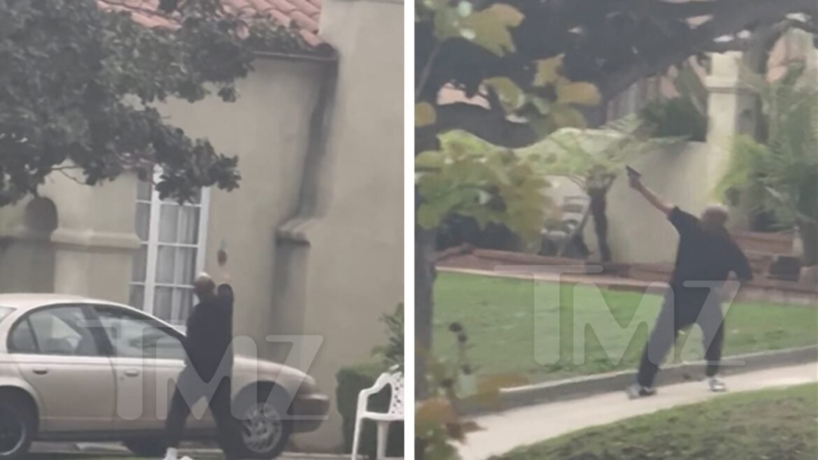 LAPD menangkap pria karena diduga menembak helikopter polisi, merekam video