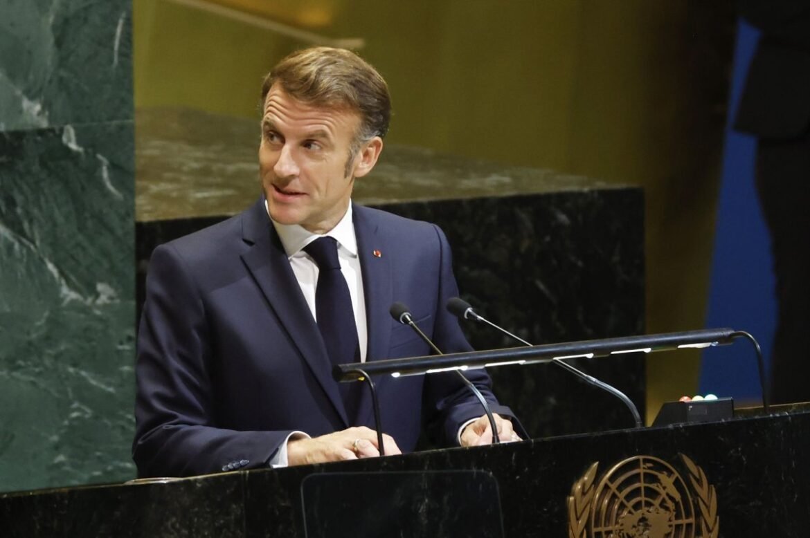 Macron meluncurkan dinas militer sukarela di tengah ketegangan dengan Rusia