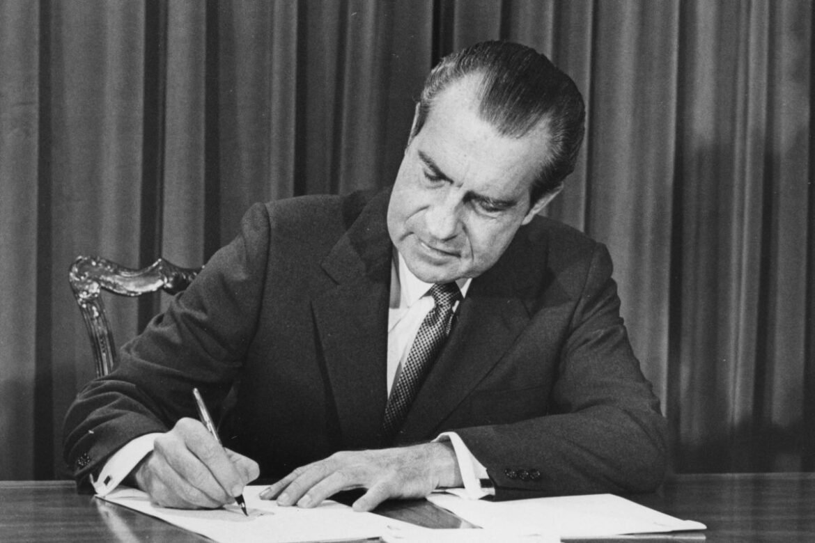 Pada hari ini, 16 November: Nixon menyetujui pembangunan Jalur Pipa Alaska
