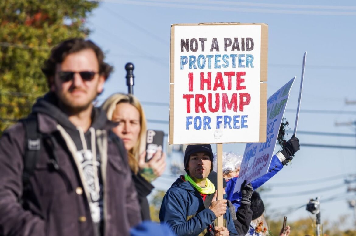 Pasukan Garda Nasional yang dikirim ke Portland dan Chicago harus pergi, kata berbagai laporan
