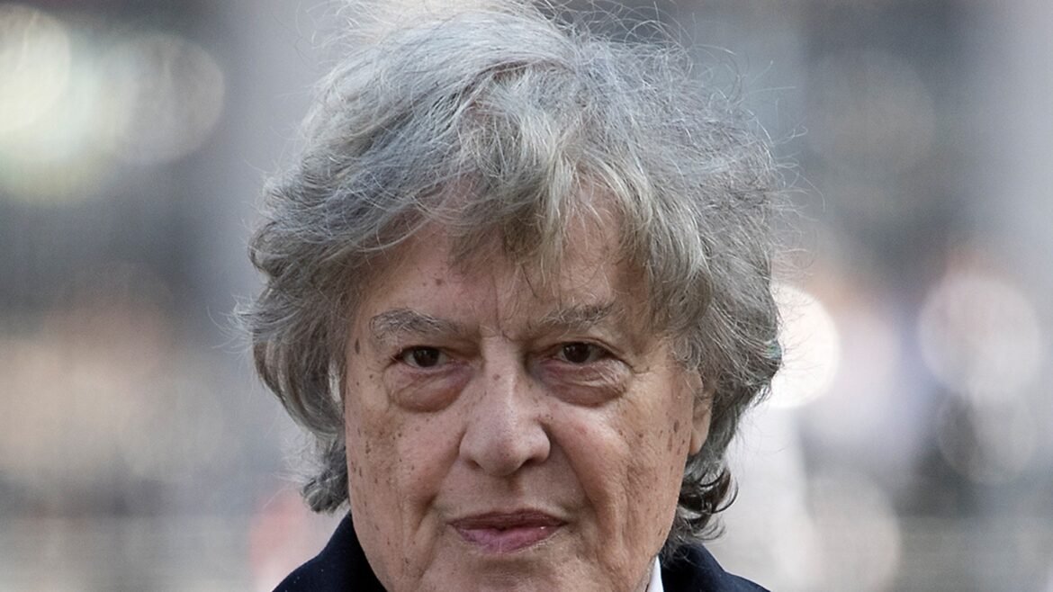 Pemenang Oscar Tom Stoppard meninggal pada usia 88 tahun
