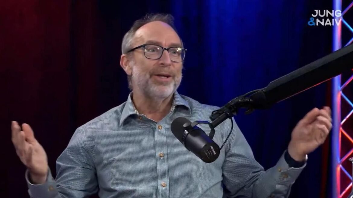 Pendiri Wikipedia Jimmy Wales tiba-tiba menghentikan wawancara podcastnya karena pertanyaan tentang peluncuran situs web tersebut.
