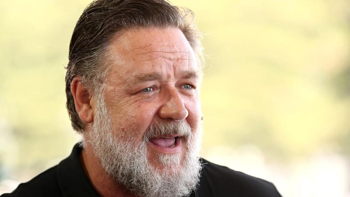 Pengalaman Joe Rogan: Russell Crowe membela Anthony Albanese setelah podcaster bertanya tentang Australia