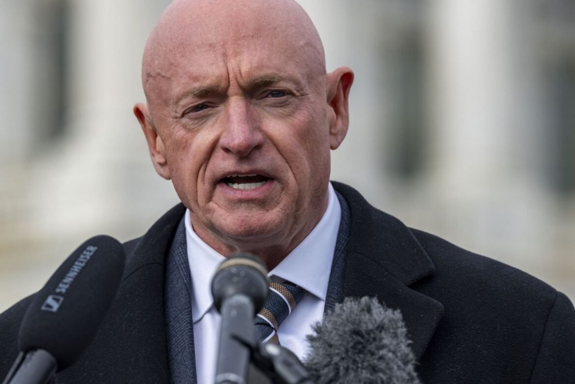 Pentagon meluncurkan penyelidikan terhadap Senator Mark Kelly melalui video