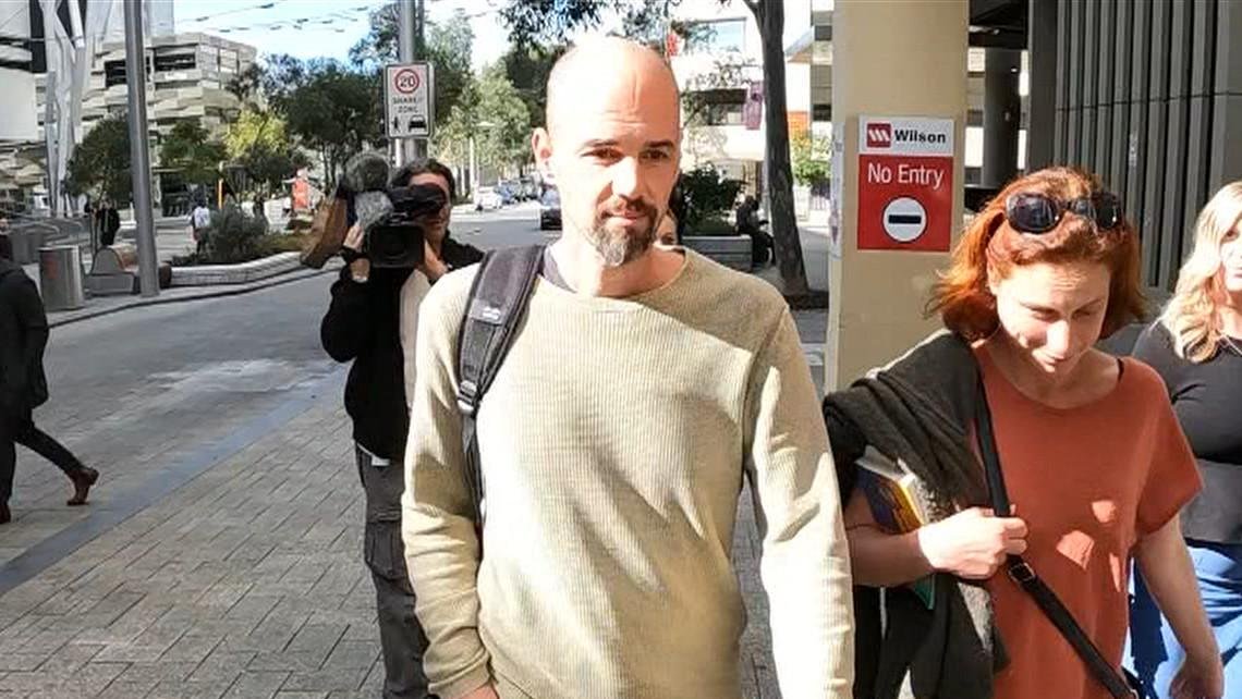 Peretas Perth Michael Clapsis dipenjara setelah mencuri gambar dan video intim dan membuat jaringan Wi-Fi Qantas palsu