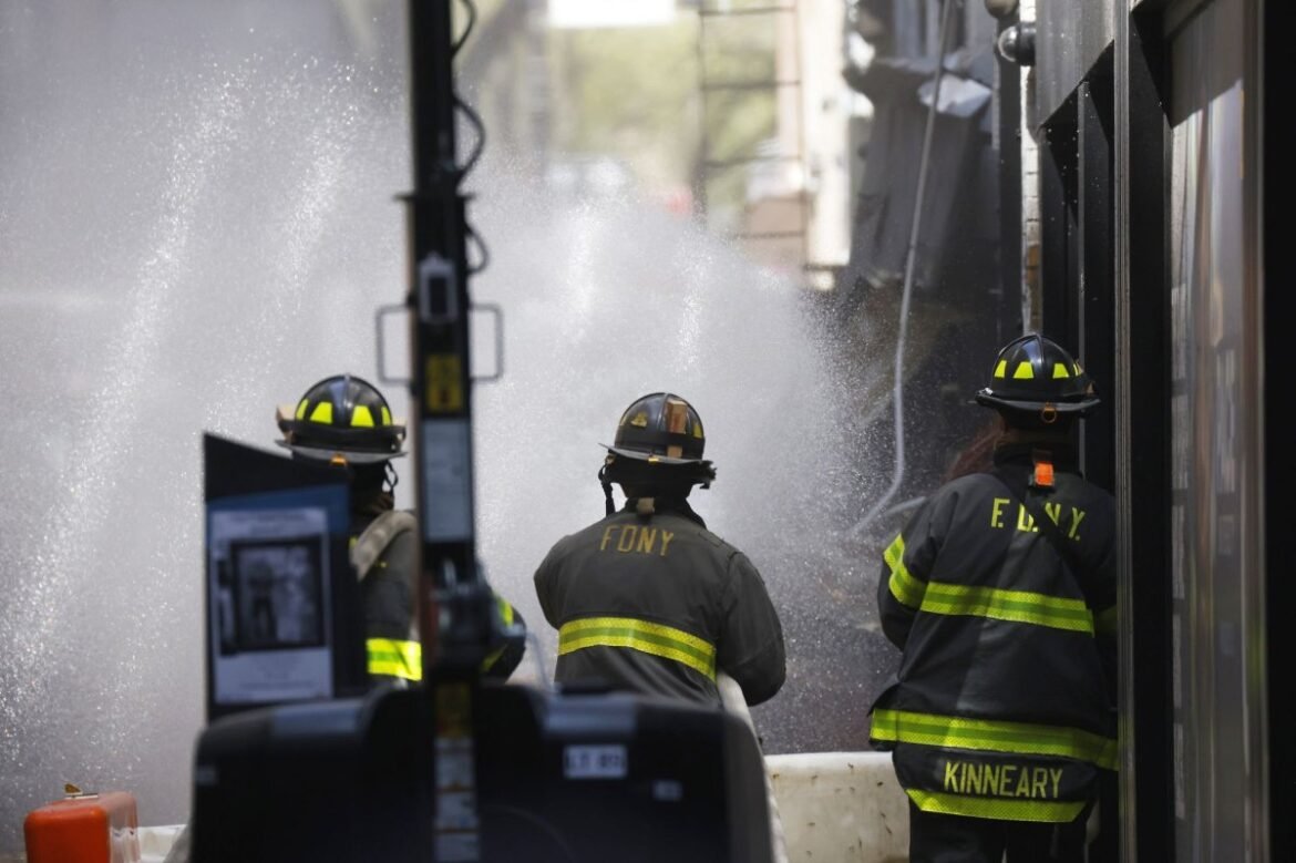 Petugas Pemadam Kebakaran Veteran New York Meninggal karena Serangan Jantung Saat Memadamkan Kebakaran Brooklyn