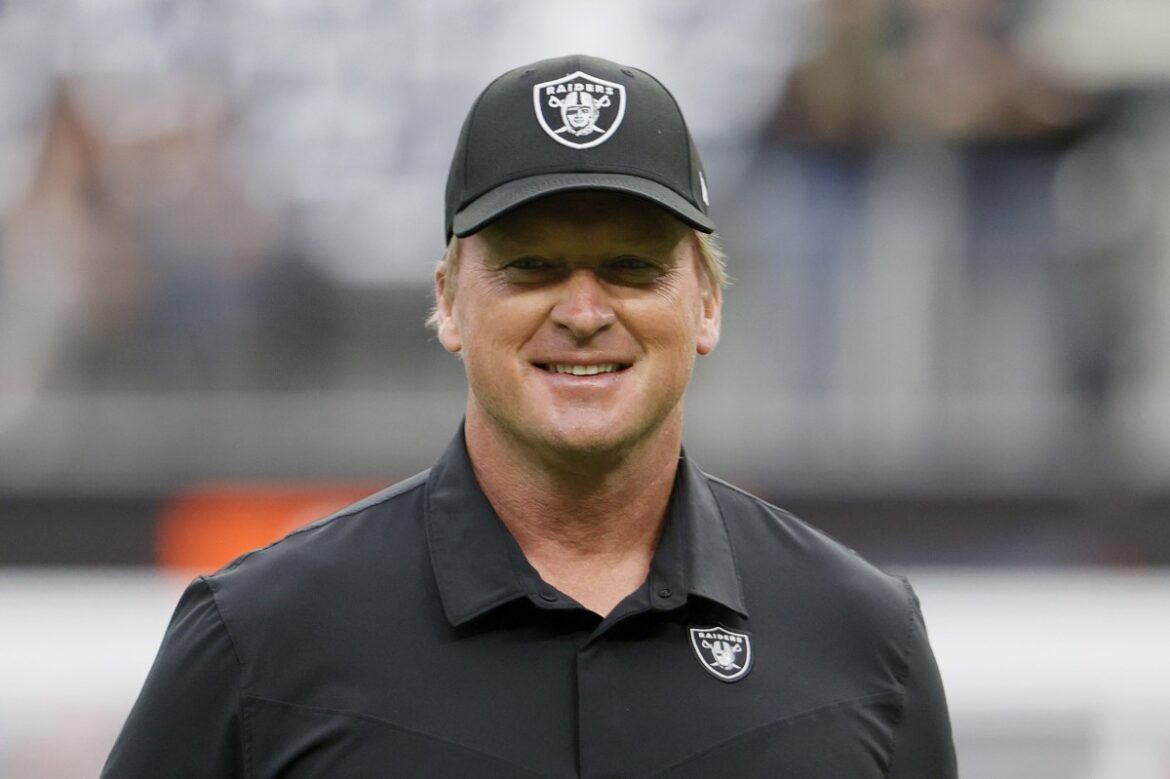 Prediksi lumba-lumba liar Jon Gruden membuat para penggemar heboh