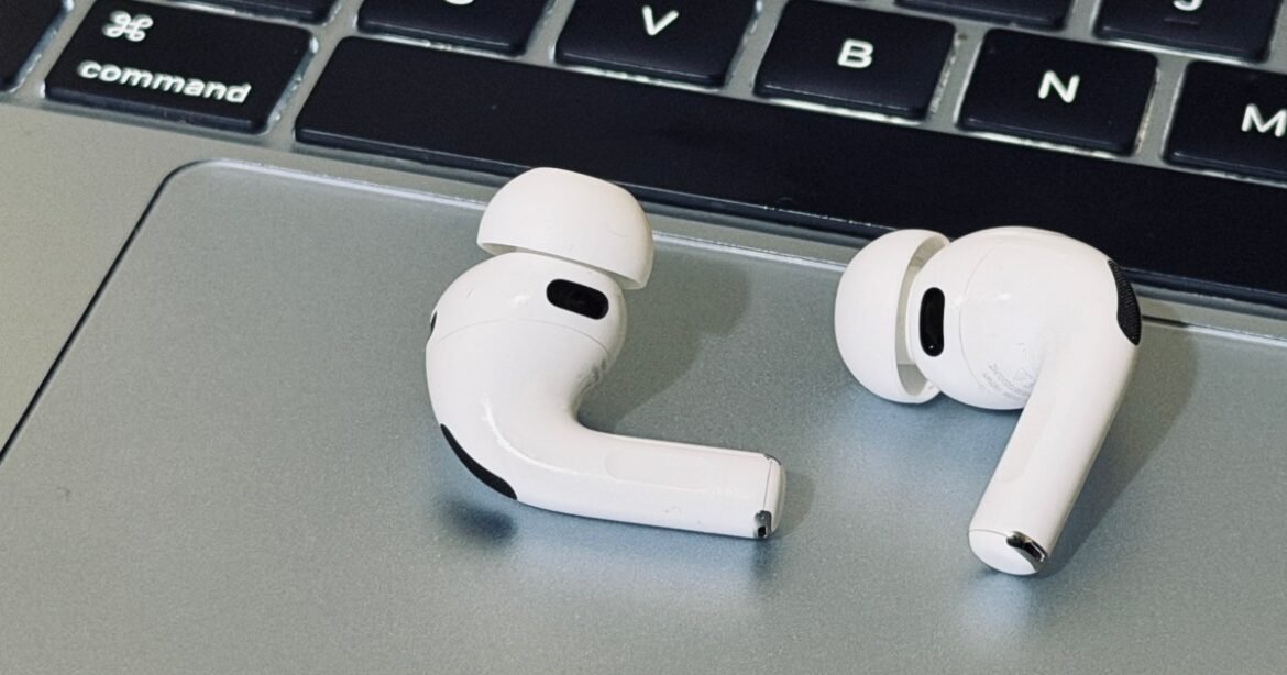 Saya menggunakan AirPods untuk navigasi di Mac saya dan itu sangat menyenangkan