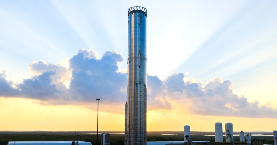 SpaceX bersiap untuk penerbangan Starship berikutnya saat booster baru diluncurkan untuk pengujian