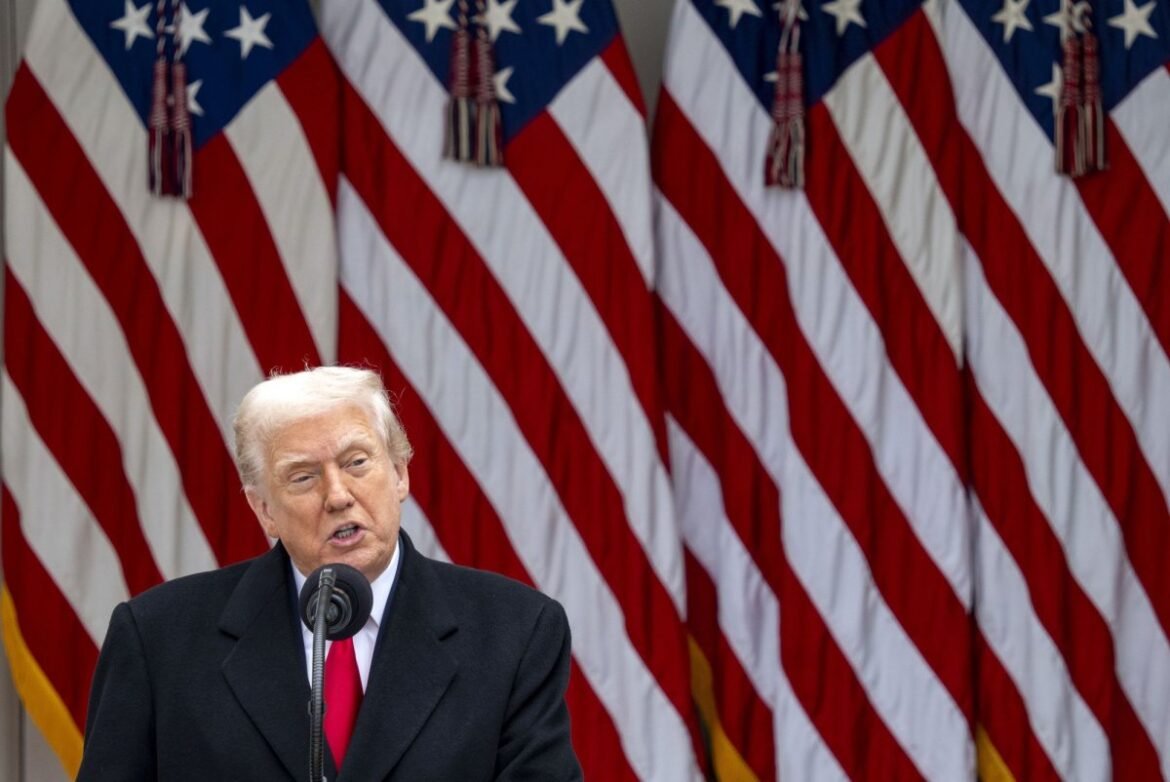 Trump mengatakan wilayah udara Venezuela ditutup di tengah perdebatan mengenai tindakan militer