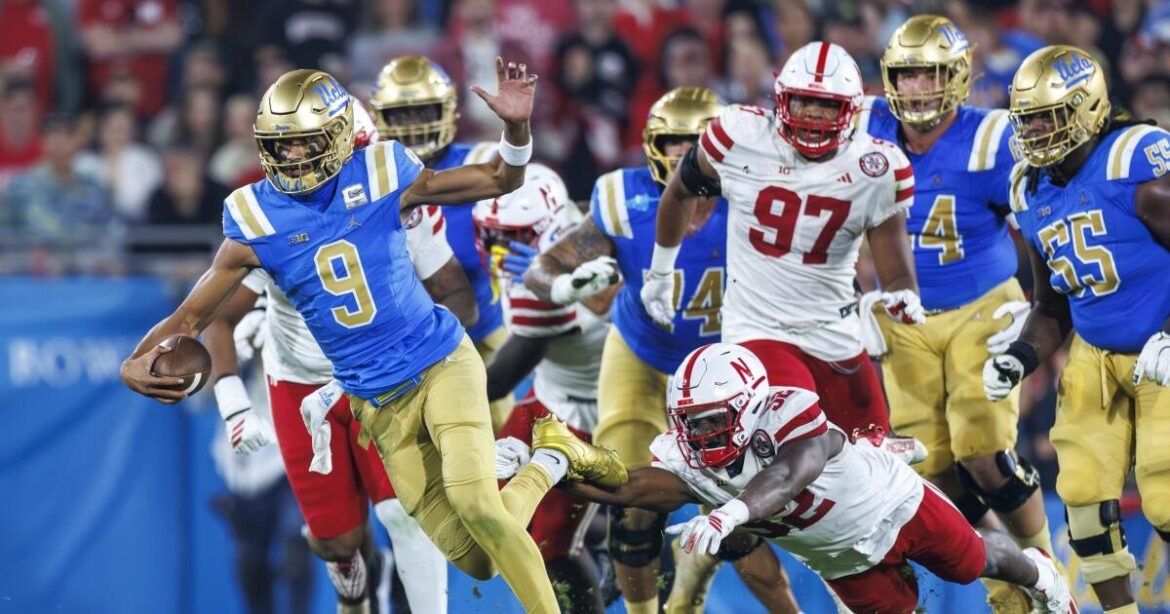 UCLA dibuat bingung oleh quarterback TJ Lateef yang kalah dari Nebraska