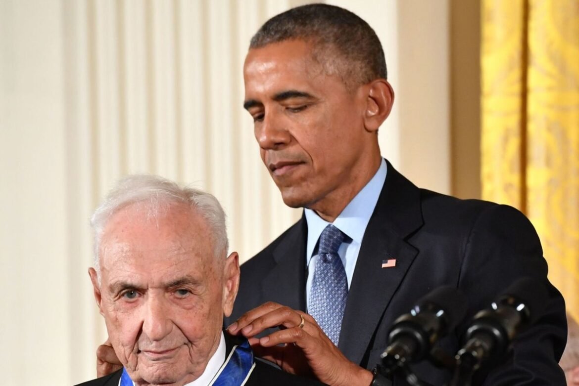 Arsitek emosional pemenang penghargaan Frank Gehry meninggal pada usia 96 tahun