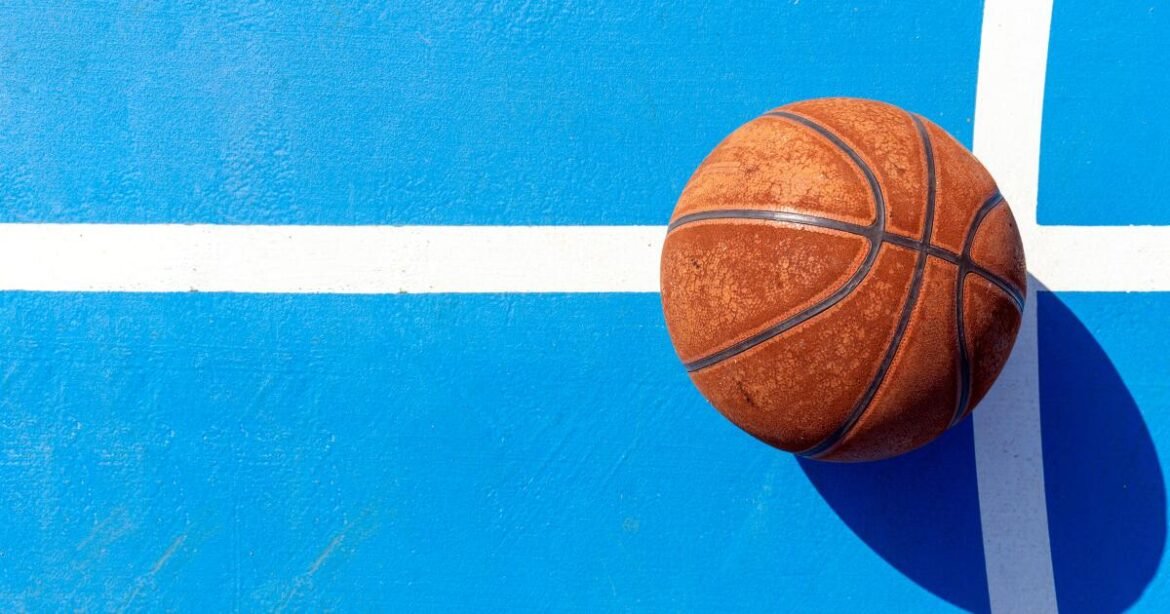 Bola basket sekolah menengah: skor putra dan putri mulai hari Sabtu