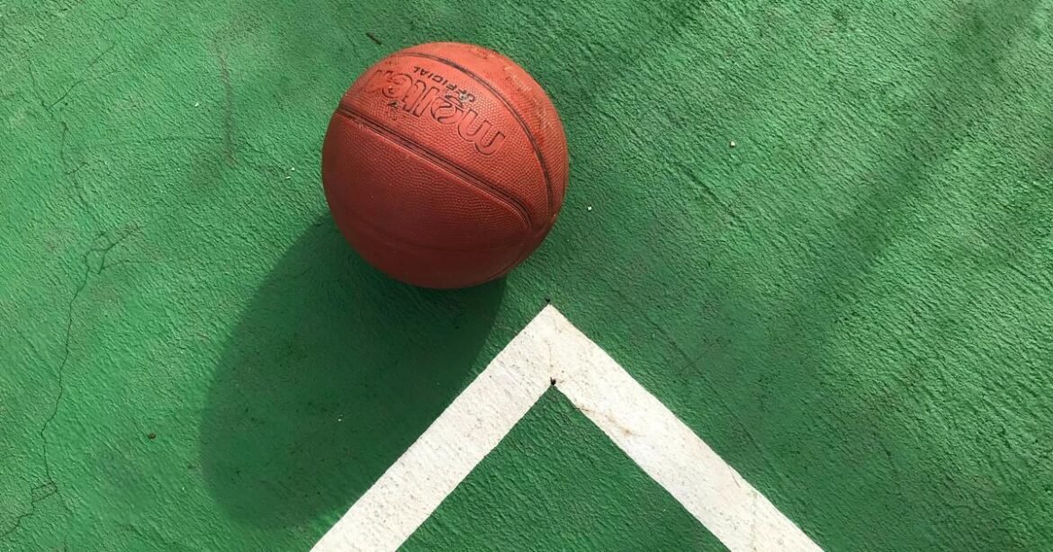 Bola basket sekolah menengah: skor putra dan putri untuk hari Kamis