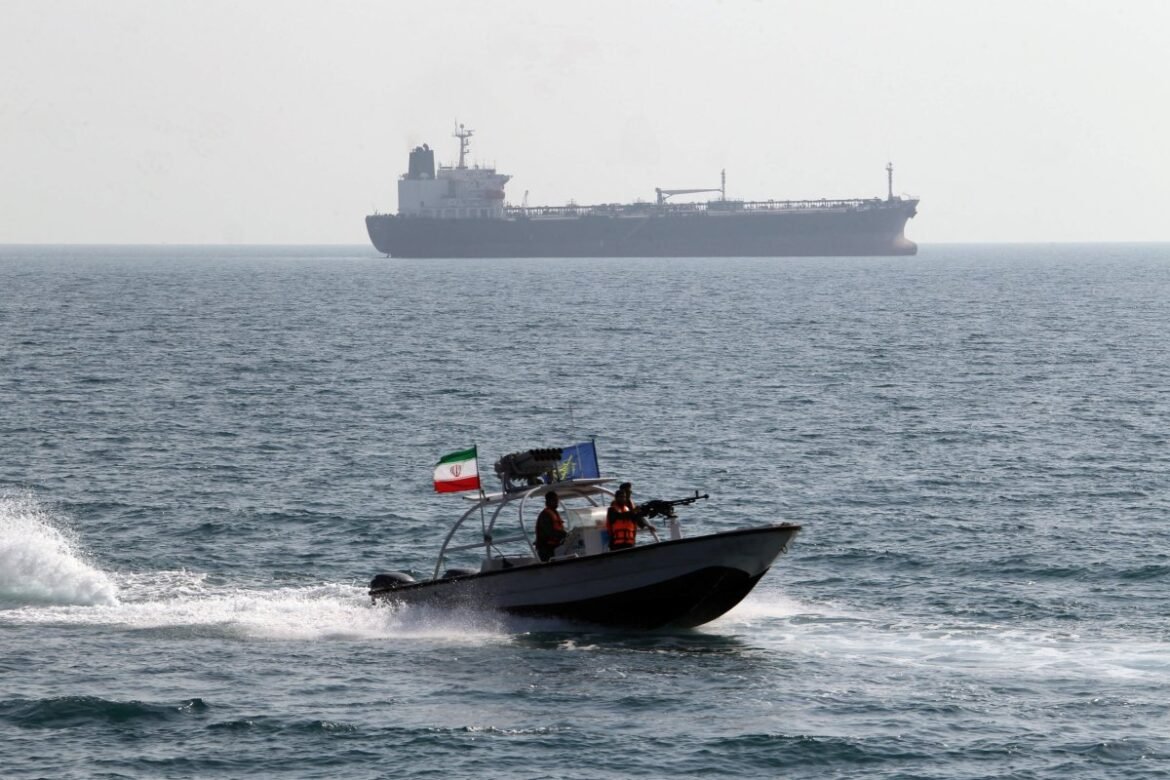 Iran menangkap kapal tanker di rute pelayaran utama