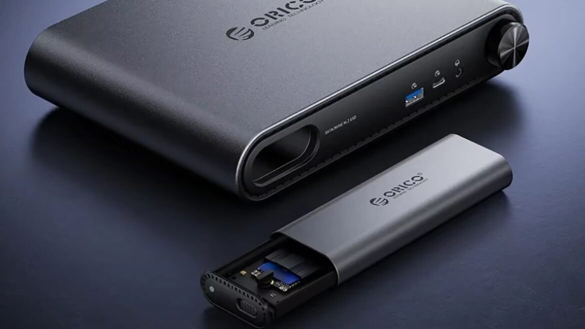 Jajaran PTM Dock Orico menampilkan baki M.2 geser dan tata letak port yang berbeda, menciptakan sistem kompak yang dapat berperilaku seperti NAS.