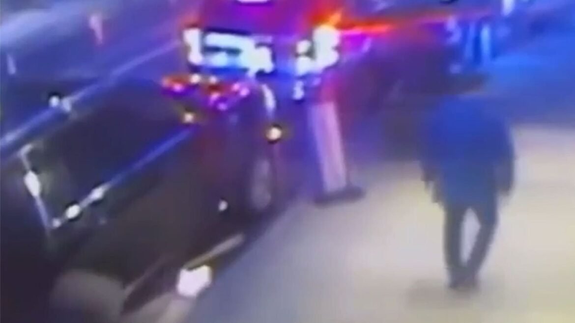 Jaksa Luigi Mangione memperlihatkan CEO merekam video di pengadilan