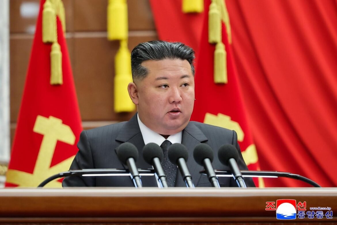 Kim Jong Un memuji kebijakan pertahanan dan penempatan pasukan di luar negeri pada pertemuan partai-partai penting