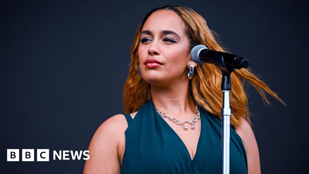 Label rekaman Jorja Smith menginginkan royalti dari Surga untuk lagu ‘AI Clone’ I Run