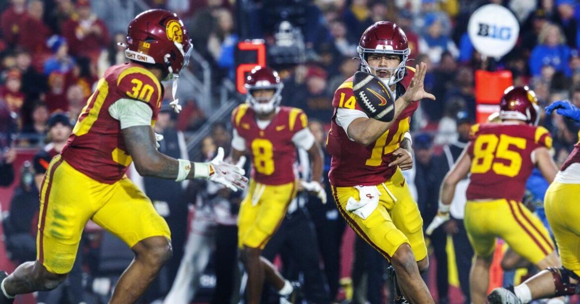 Nomor 16 USC akan menghadapi lawan kejutan TCU di Alamo Bowl
