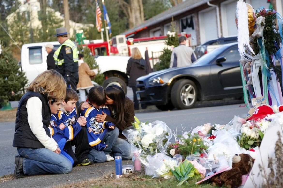 Pada hari ini tanggal 14 Desember: puluhan orang tewas dalam pembantaian Sandy Hook