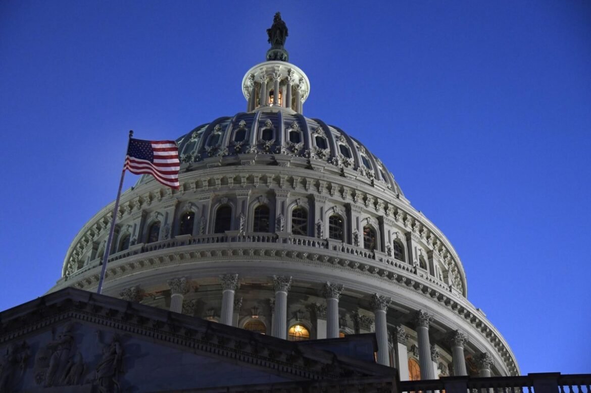 Panel Senat Indiana menyetujui rancangan undang-undang untuk menggambar ulang peta kongres