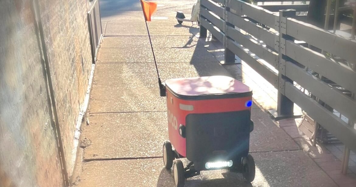 Robot pengantar ini mendapat sambutan yang baik di Chicago