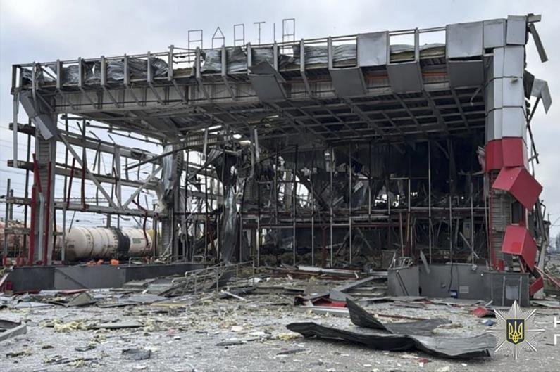 Rusia menyerang Ukraina dengan drone dan rudal di tengah pembicaraan damai