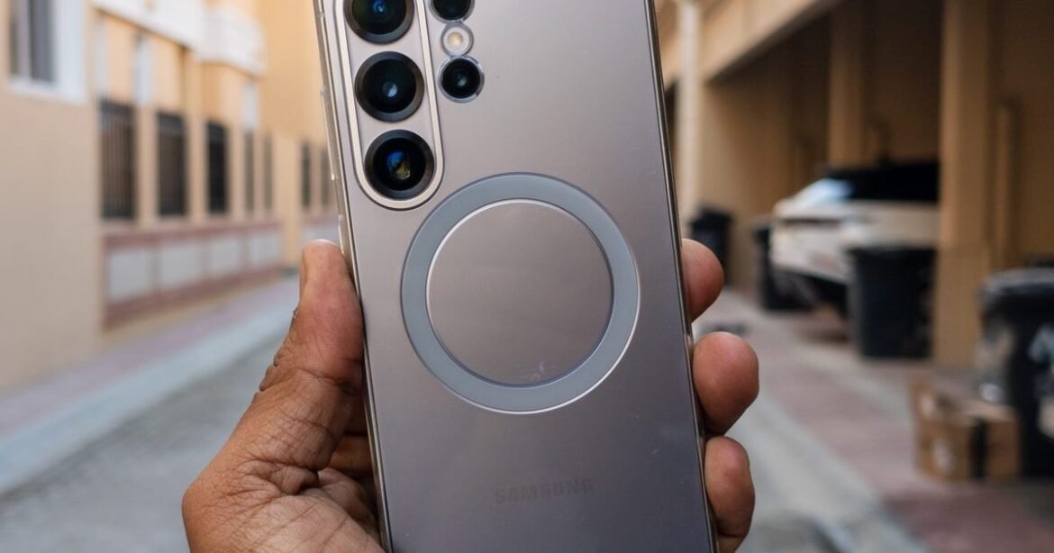 Samsung Galaxy S26 Ultra mungkin menghadirkan peningkatan pengisian daya nirkabel yang telah lama ditunggu-tunggu