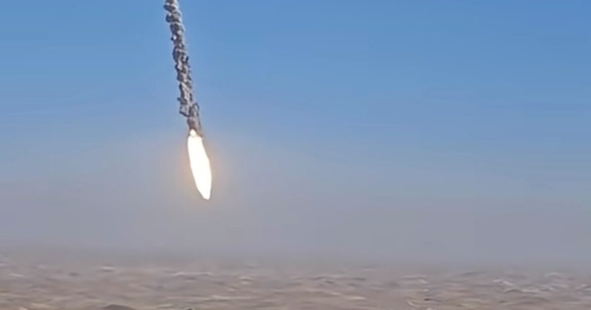 Tiongkok mencoba meniru pendaratan Falcon 9 SpaceX, tetapi hal yang sama terjadi