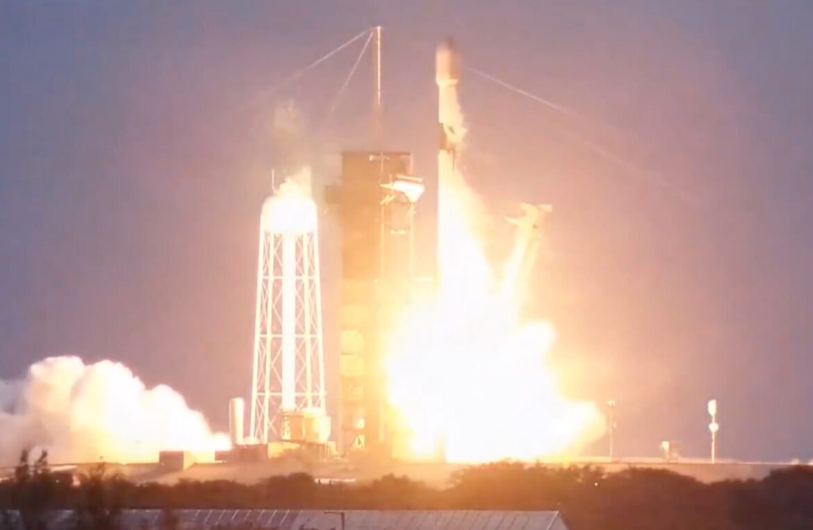 Tonton SpaceX mencetak rekor baru dengan roket Falcon 9 yang terpercaya