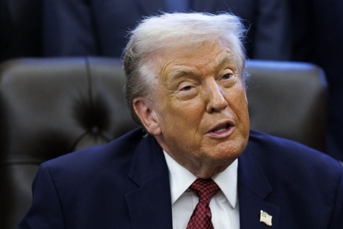 Trump mengusulkan pengurangan konsumsi bahan bakar dan standar emisi untuk kendaraan