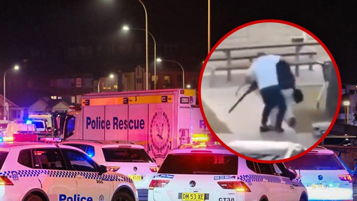 Video menunjukkan seorang pengamat melucuti senjata pelaku penembakan di Pantai Bondi selama penembakan massal